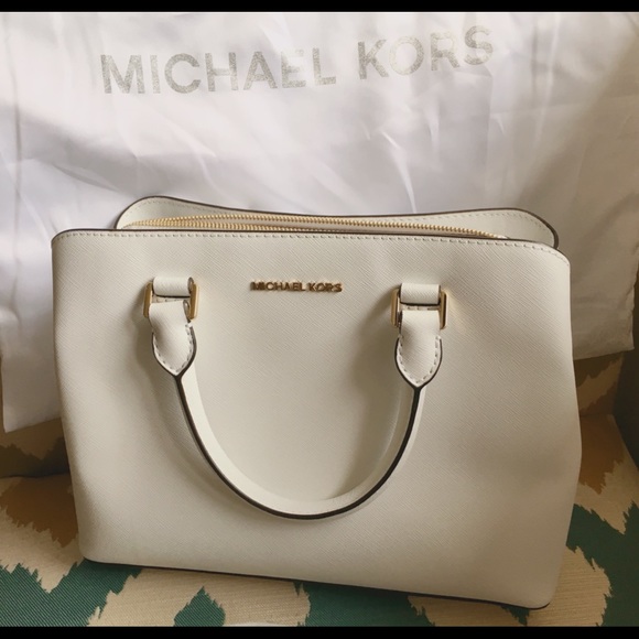Michael Kors Handbags - ⭐️MK Optic White Medium Satchel w/ Shoulder Strap